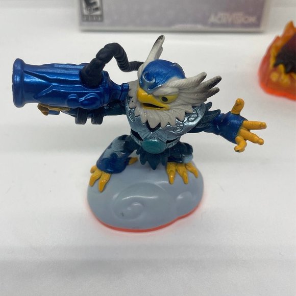 Skylanders Giant Wii game and swapforce figures - Picture 5 of 7